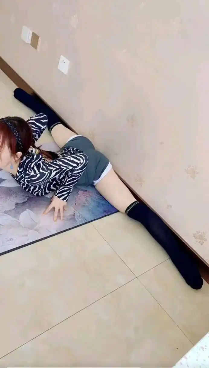 无敌一字马#美女# #性感美女# #养眼美女