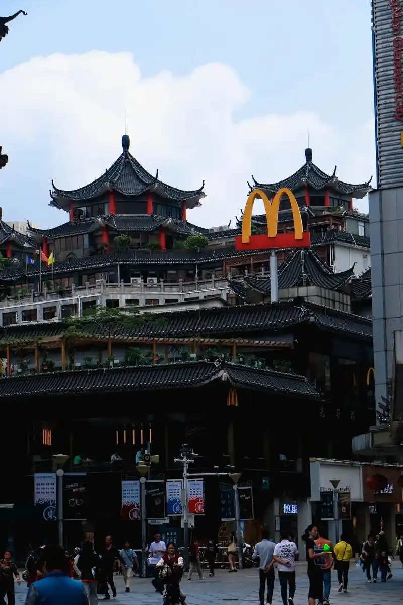 深圳东门老街.总要去趟深圳吧 看看东门繁华的老街 吹吹深圳湾 - 抖音