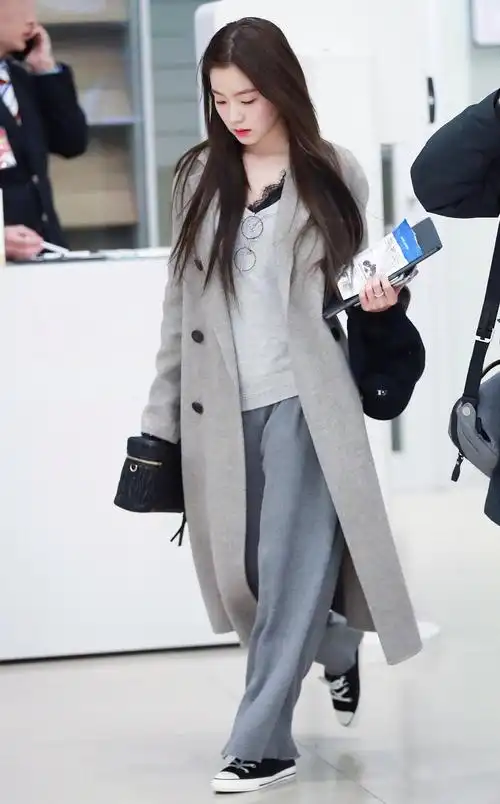 徐贤朴敏英私服爱上小白靴,lisa不离牛仔裤,裴珠泫一身灰太高级