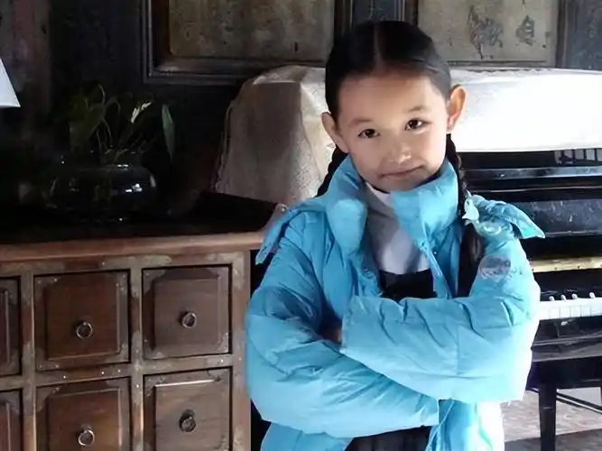 蒋依依小时候,为何挺有识别度?长大了,反而识别度降低?