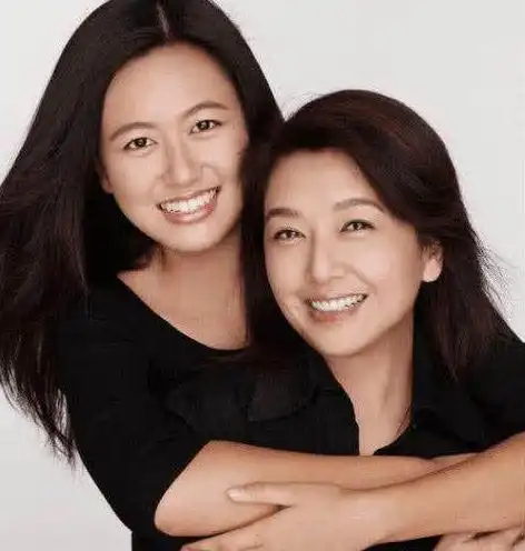 江珊:曾与小9岁靳东相恋,与前夫高曙光结婚8年,现恋小15岁男友