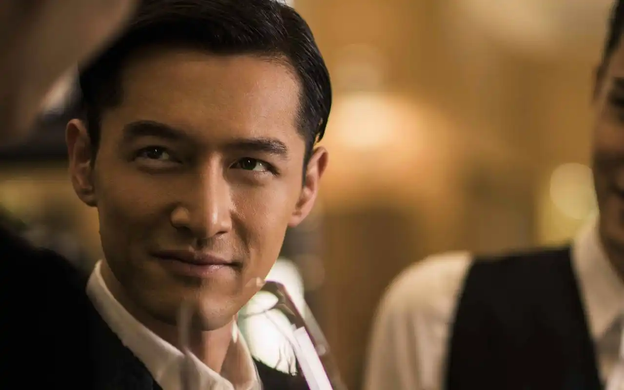 胡歌绅士黑白帅气写真图片桌面壁纸高清大图预览1920×1200_大陆明星