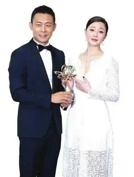 初恋昏迷10年,娶二婚妻子还带娃,如今拿下金鸡奖,张译苦尽甘来_郭娜