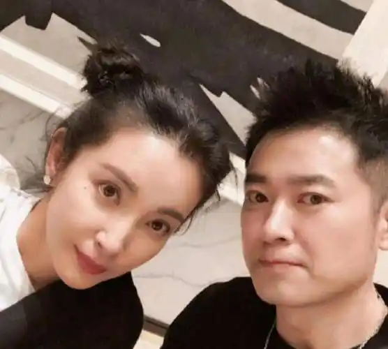 董子健妈妈涉嫌违法,和任泉非法集资,网友:离婚是保护孙怡?