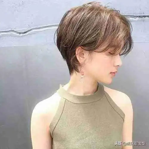 头发厚适合什么发型(值得推荐的短发发型)