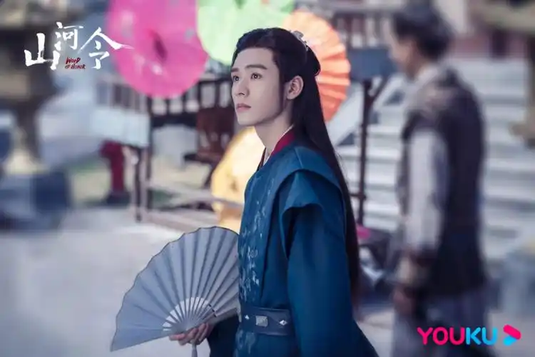 龚俊温客行  去年用自己的q版形象拍了温客行同款pose照片,觉得臣级