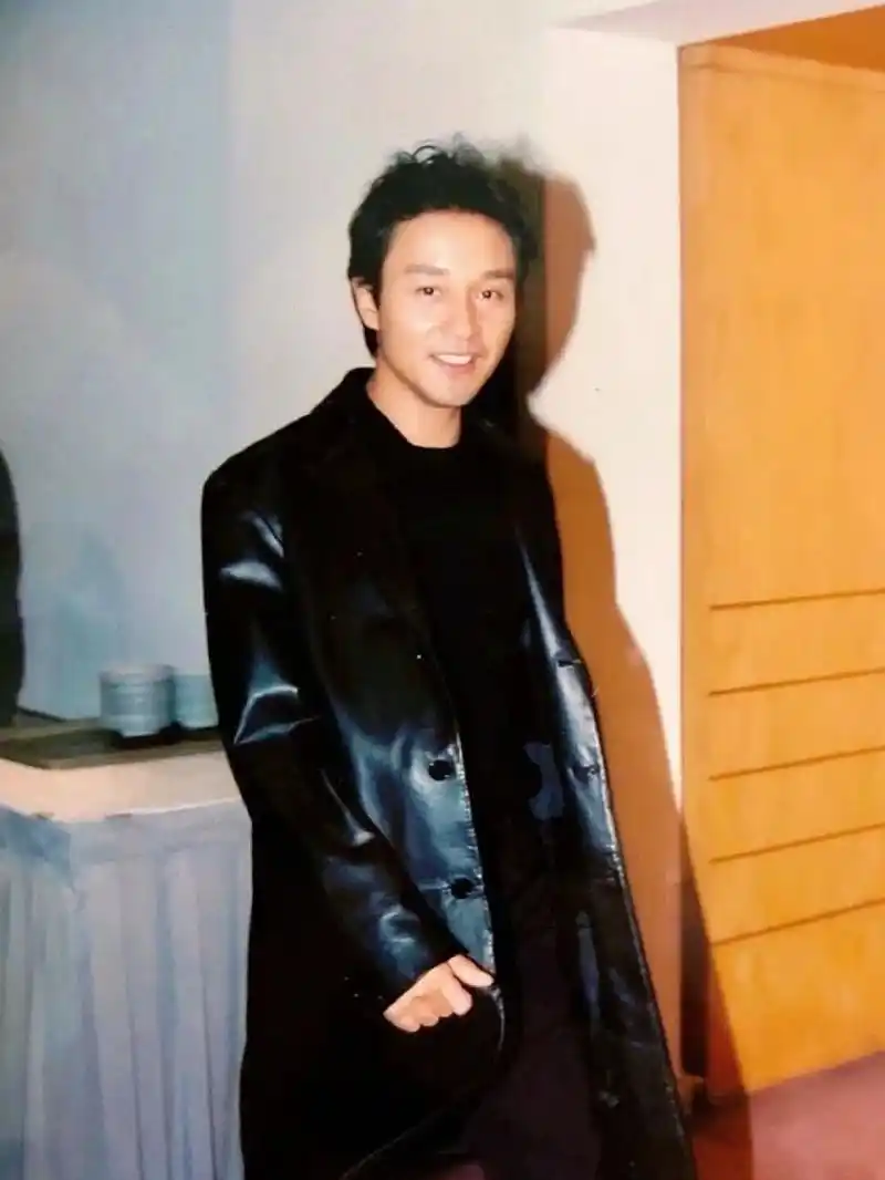 张国荣的小故事(177) 周慧敏还记得,当时最开心的就是张国荣带他去