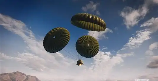 绝地求生手游:被超级空投箱子砸中,要怎么出来呢?