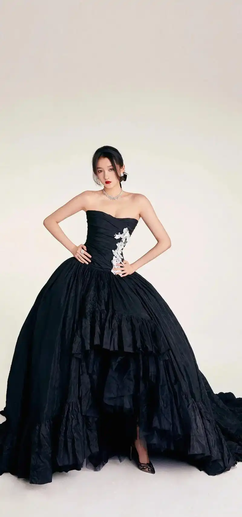 气质女神 #美女 #个人写真 #明星 #关晓彤  - 抖音