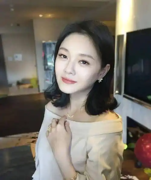 原创1天5瓜阿沁妻子涉毒被抓刘宇辟谣抄袭张艺兴都是大瓜