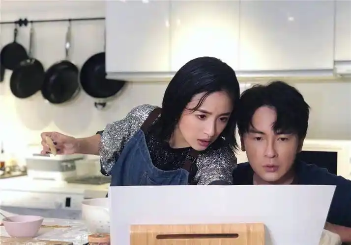 郑元畅林依晨再次合体,多年过去两人依旧拥有情侣感._什么_电视_网友