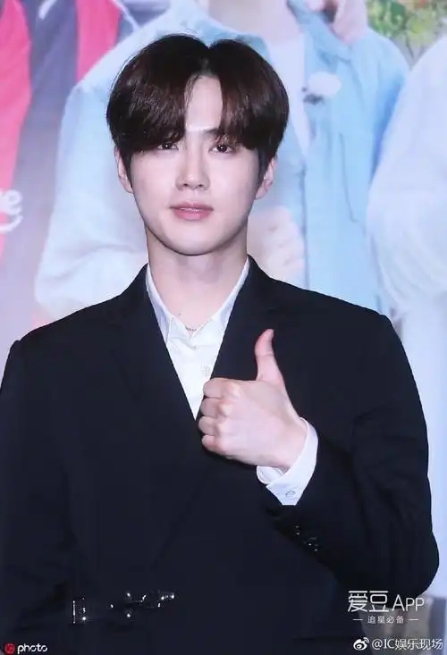 《exo的爬梯子世界旅行》庆功会生图来袭!