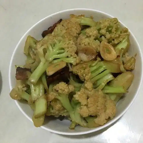 reah做的很"浪费"米饭的家常菜之一-------干锅菜花