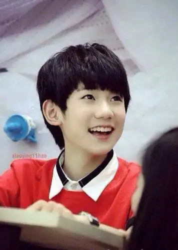 这张照片上的人是tfboys里的王源,这件衣服是在什么时候穿的?