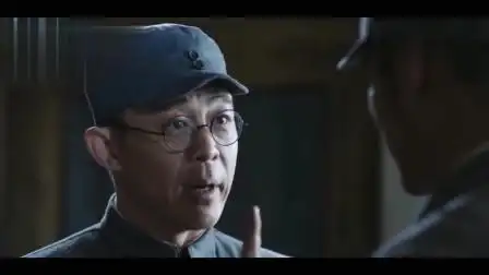 战将周希汉:小胖妞夜闯周希汉房间,不料听她一番话,竟火冒三丈-电视剧