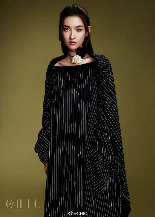 chic magazine#王玉雯超话@王玉雯uvin" 每个人不仅是他自身,他也是