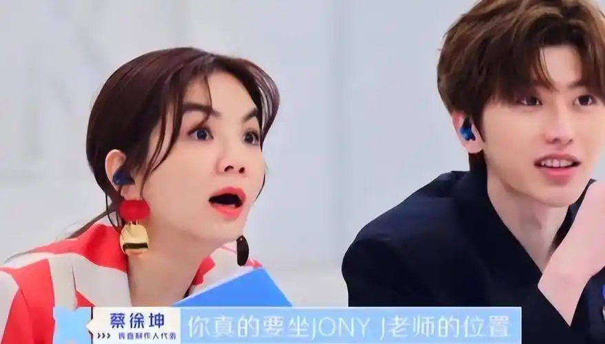 唱跳为让偶像第一时间记住自己她二话没说就去报名在得知蔡徐坤和lisa