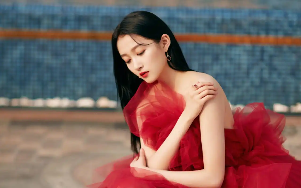 关晓彤性感美艳写真桌面壁纸