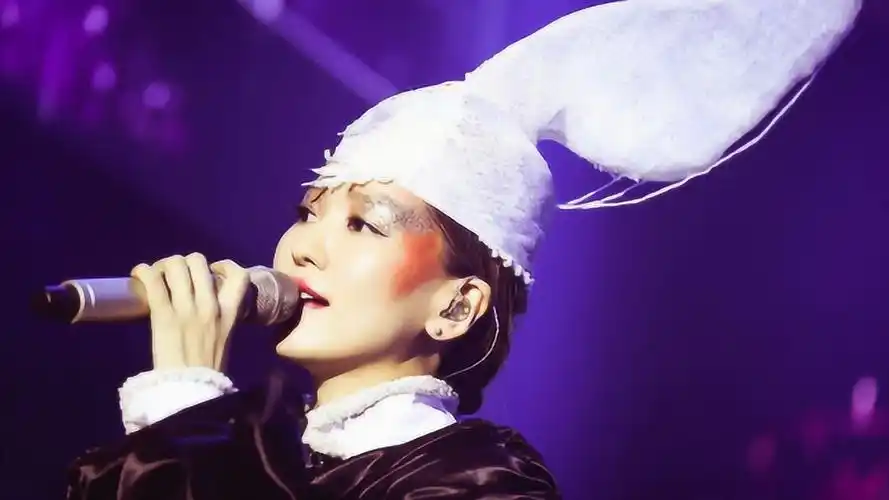 《依恋》演唱:蔡淳佳