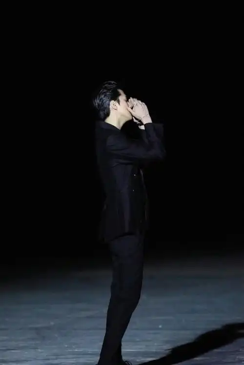 黑西装 大背头#吴世勋#    cr.  #exo唯一官方门面吴世勋