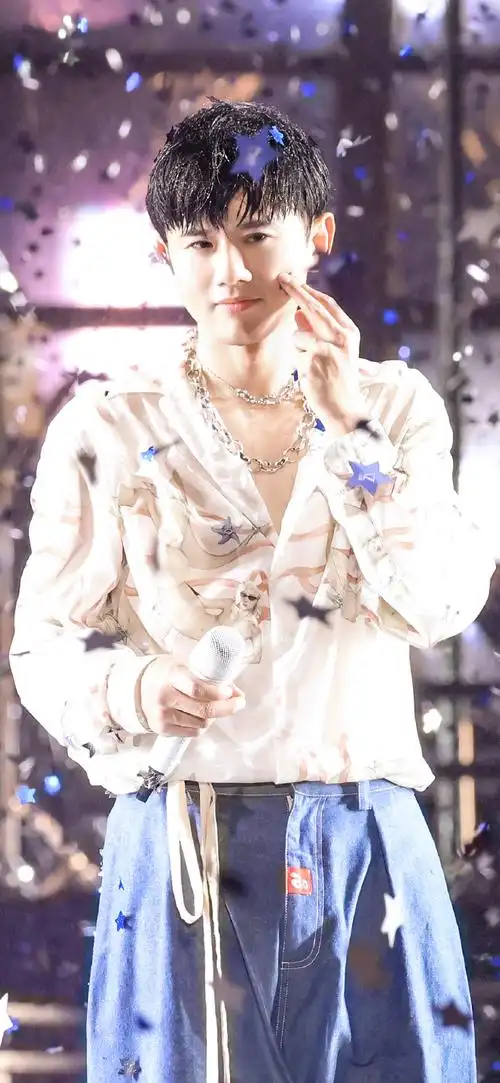 张杰超话#张杰未live巡回演唱会#【修-壁纸9p】满眼星辰,尽是烟火山野