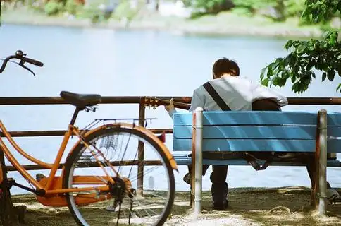季秋的延吉阴雨绵绵,空气湿寒沉抑,像十一月的烟台.