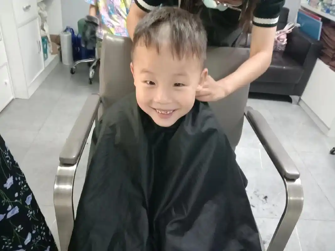 前不久剪的发型没了今天换个小平头