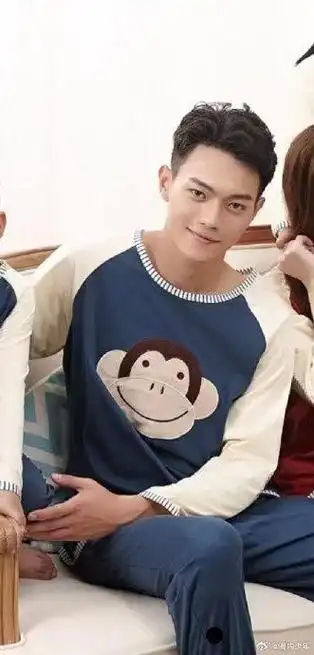 许凯某宝模特时期照片,脸是真的一直都很帅