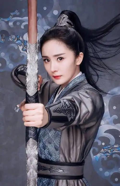 杨幂《斛珠夫人》曝光新路透,一身淡粉色长衫仙气满满,有白浅那味儿了