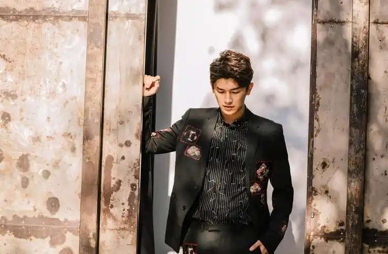 杨旭文时尚写真大片曝光