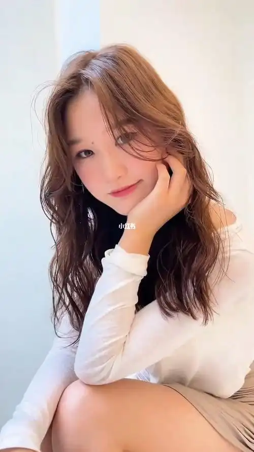 现在流行这种法式烫发,比羊毛卷更适