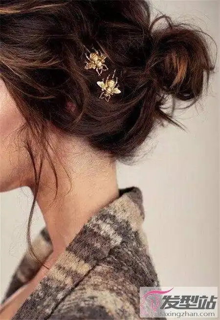 长头发怎么挽个低发髻 蓬松慵懒随意低发髻美的惊艳