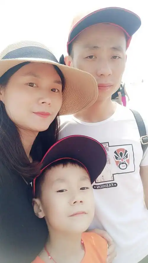 来张自拍的全家福