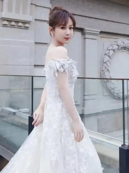 杨紫鲜花绽放芳香扑鼻