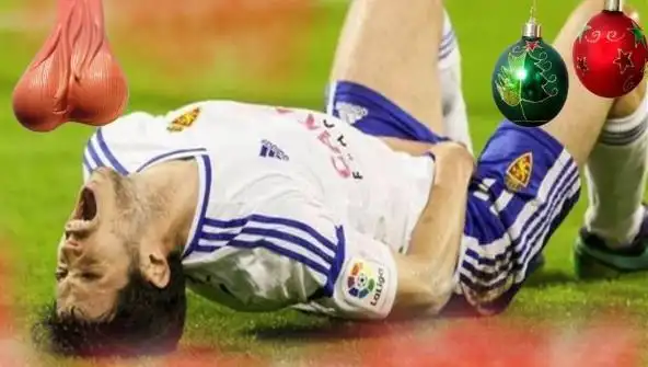 踢球要护裆 足球场上的蛋疼瞬间 男人被踢到蛋的痛苦表情