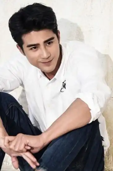 图席城扮演者姜潮肌肉图欣赏小时代4投影版概念海报曝光