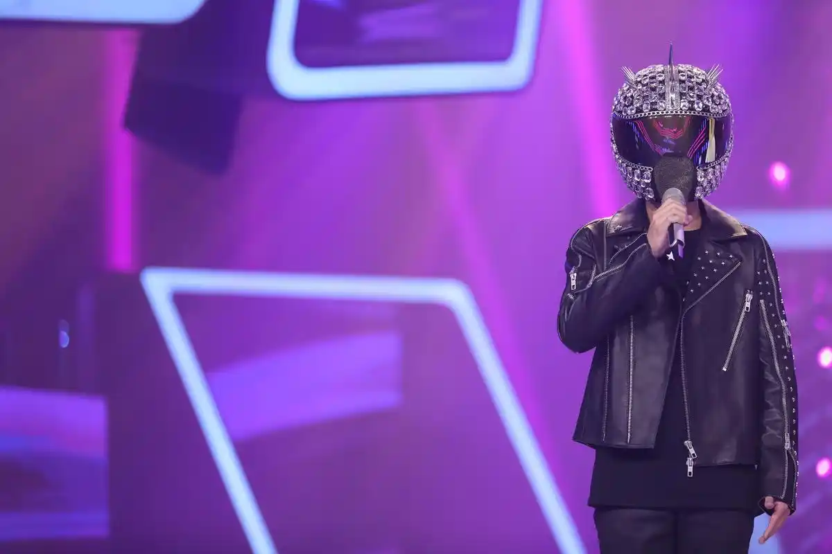 张杰场外助攻揭下"赛车小子"面具 《蒙面唱将猜猜猜》本周继续带你嗨