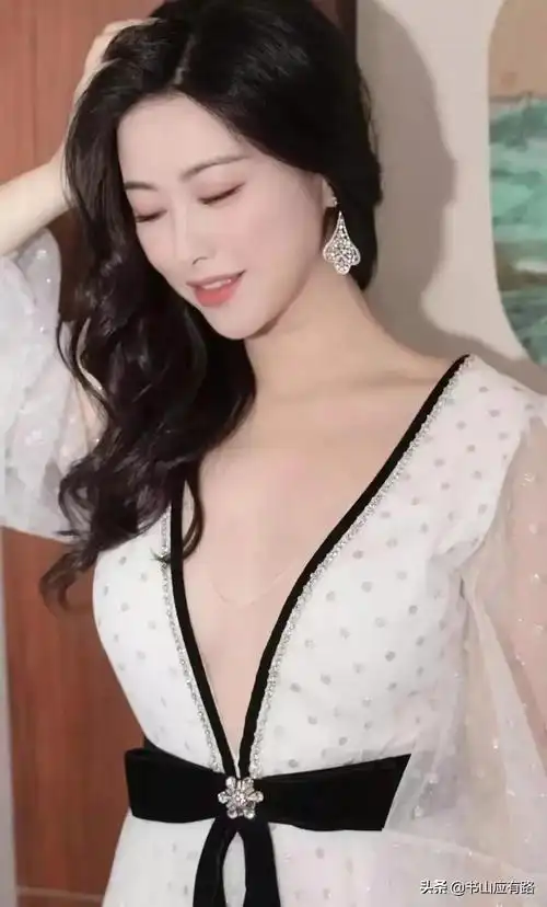 朱珠:连续8年入选全球最美百张面孔美女