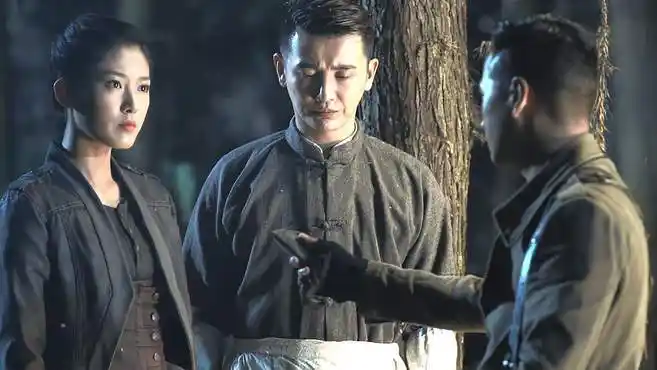 怒海红尘:苏梅中弹命悬一线,林啸求飞雪帮忙,去给苏梅取子弹-影视综