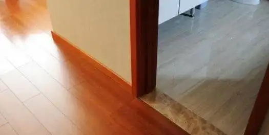 木地板与卫生间厨房阳台的衔接处需要铺过门石吗