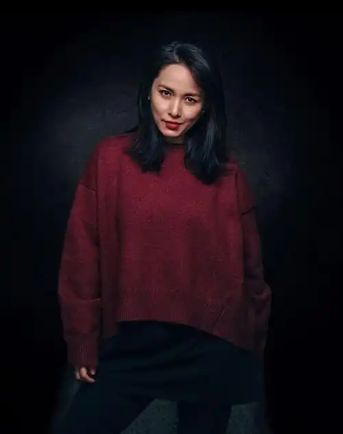 靳东老婆素颜出镜长了很多白发也不染穿搭低调气质却挺高级