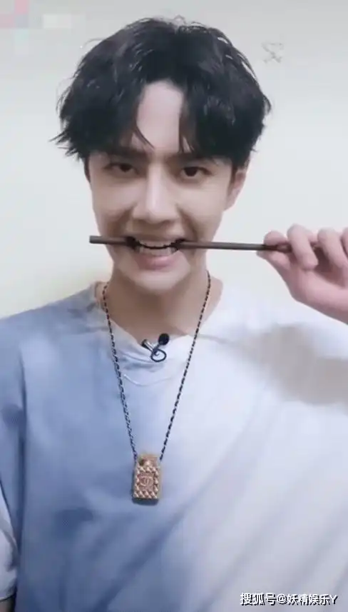 原创肖战变路飞王一博就变索隆告知外界两人关系好着呢