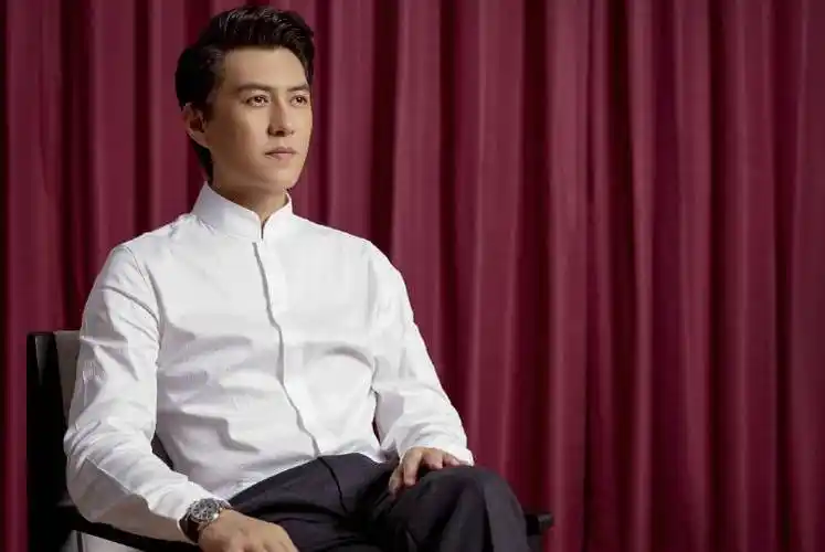 靳东经纪人丨"靳东——银幕上的优雅魅力男神"