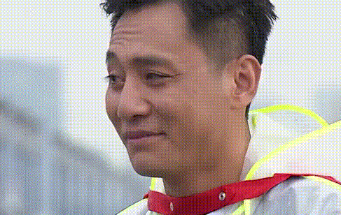 刘烨眨眼皱眉苦笑gif动图_动态图_表情包下载_soogif