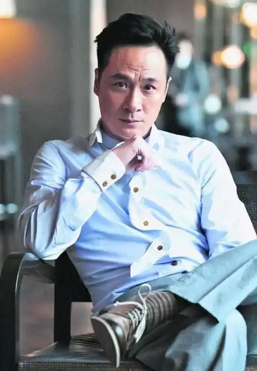 影帝吴镇宇,与初恋相爱8年后分手,现任妻子王丽萍,是漂亮模特_李婉华