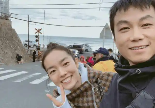 超模孙菲菲官宣生子与丈夫相恋10年恩爱如初恋