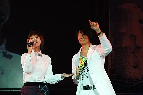图文:"动感101校园音乐会"--林俊杰和金莎