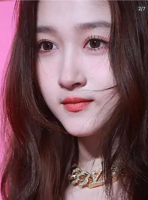 关晓彤生图这还有人说不漂亮现在终于理解鹿晗为什么喜欢她了