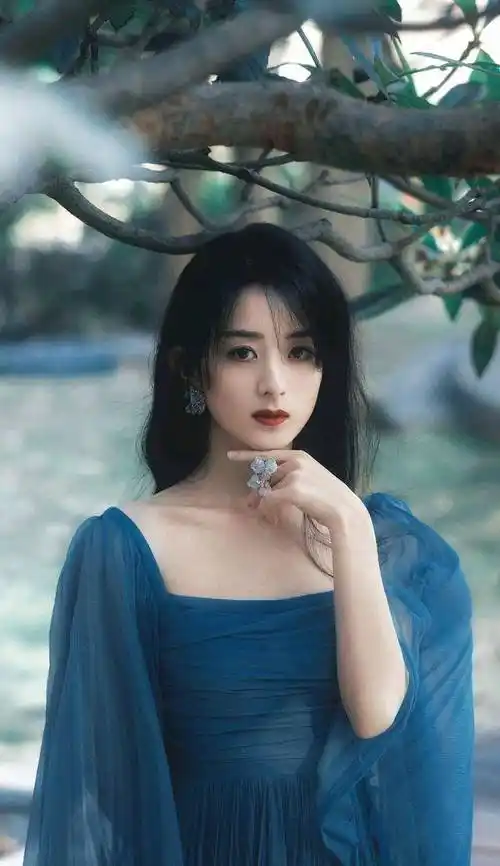 赵丽颖:清纯唯美,俏丽动人