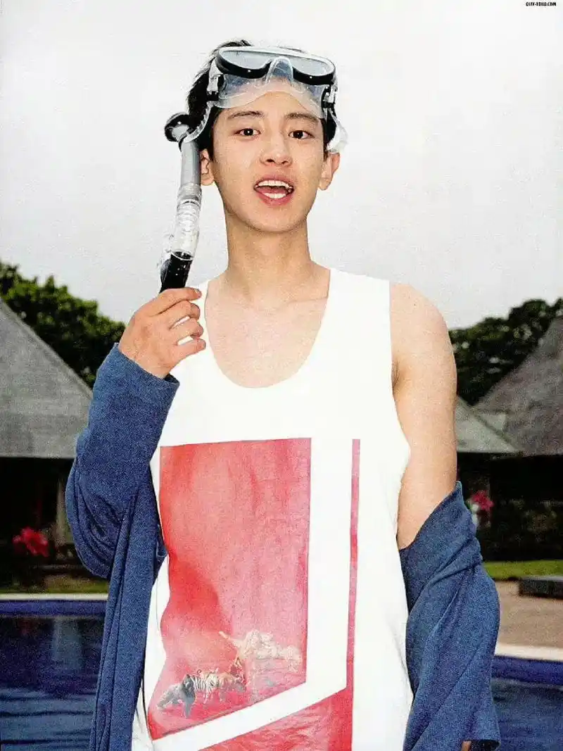 分享一些常用的朴灿烈手机壁纸 好看的照片太多了,灿烈真的太帅啦